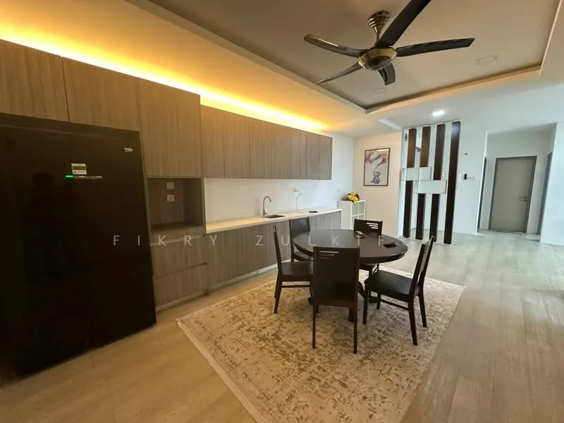 Kitchen features: stainless-steel fridge, white cabinetry, grey laminate countertops, single-bowl stainless-steel sink, chrome pull-down faucet, 4-burner gas hob, built-in oven, pendant lighting, 5-blade ceiling fan, dining table with 4 chairs, area rug, wooden flooring, wall-mounted cabinets; style: modern.