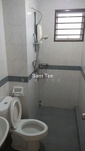 Lakes Condominiums / Pangsapuri Tasik, Kota Kemuning, Shah Alam — view 2 of 5 in Lakes Condominiums / Pangsapuri Tasik — for Rent