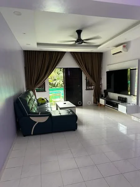 Living features: 3-seater leather sofa in dark green, ceiling fan, recessed downlights, wall-mounted TV, TV console, white tiled flooring, curtains in brown, large sliding glass door, green view through the door, decorative wall with light purple paint; style: modern; view: garden.