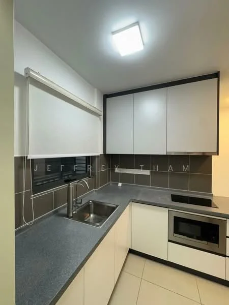 Kitchen features: single-bowl stainless-steel sink, chrome pull-down faucet, grey quartz countertop, white flat-panel cabinets, built-in microwave, freestanding range oven, ceramic tile backsplash, recessed LED downlights, roller blinds, grey tiled flooring; style: modern.
