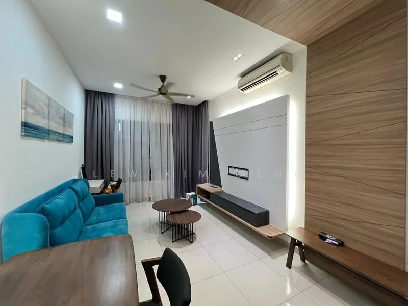 Living features: 3-seater fabric sofa in turquoise, wooden coffee table, 2 round coffee tables, wall-mounted TV, feature wall with wood paneling, white painted walls, recessed ceiling lights, ceiling fan, floor-to-ceiling curtains, ceramic tile flooring, air conditioning unit; style: modern.