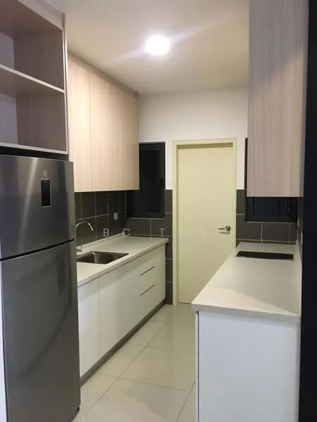 Kitchen features: stainless-steel fridge, single-bowl stainless-steel sink, chrome pull-down faucet, white cabinetry, light wood upper cabinets, grey tile backsplash, white countertop, built-in cooktop, recessed downlights, wall-mounted cabinets, ceramic tile flooring; style: modern.