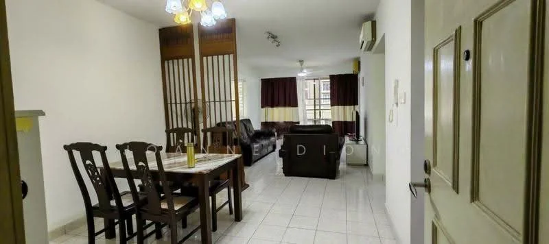 Living features: white painted walls, ceramic tile flooring, 5-blade ceiling fan with light, sofa in dark brown leather, coffee table, TV console, dining table with marble top, 4 wooden dining chairs, floor-to-ceiling windows with sheer curtains, air conditioning unit; style: modern.