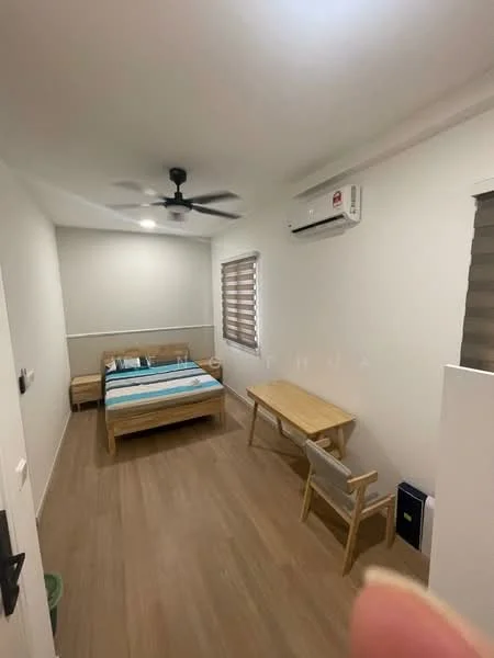 Bedroom features: wooden flooring, white painted walls, 5-blade ceiling fan, wall-mounted split AC, double bed with wooden frame, bedside table, study desk, chair, window with blinds; style: modern.