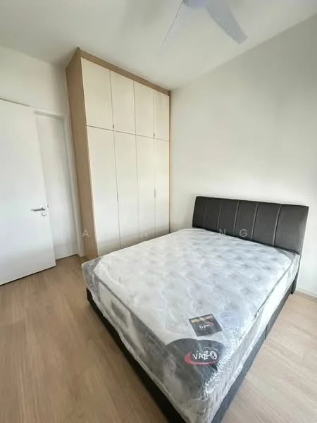 Bedroom features: queen-size bed, upholstered headboard, built-in wardrobe with sliding doors, light wood cabinetry, white painted walls, wooden flooring, ceiling fan, window with natural light; style: modern.