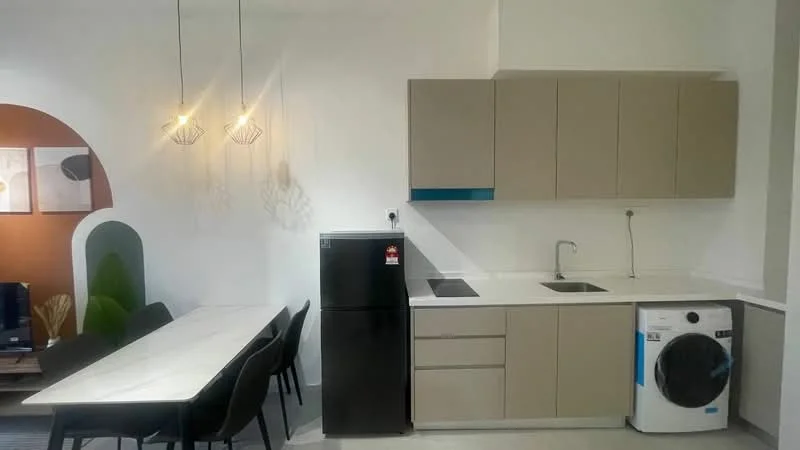 Kitchen features: light beige cabinetry, white countertop, double-bowl stainless-steel sink, chrome pull-down faucet, black refrigerator, front-load washing machine, 3-blade ceiling fan, pendant lighting, dining table with 6 black chairs, grey area rug, white painted walls, open shelving; style: modern.