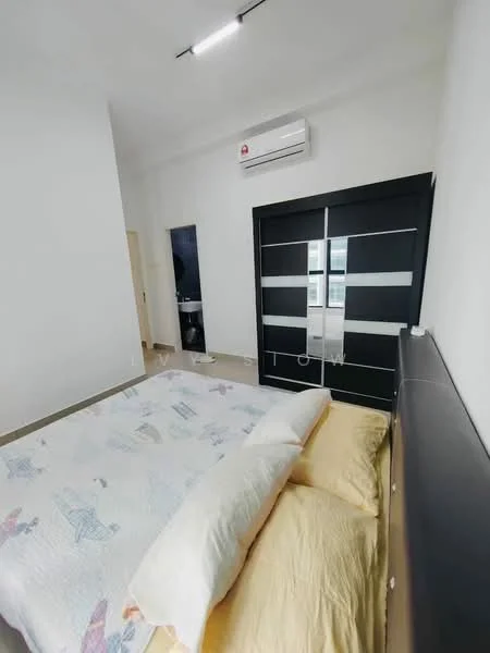 Bedroom features: king-size bed with upholstered headboard, white bedding with pastel patterns, yellow bedspread, built-in wardrobe with sliding doors, 1 wall-mounted split AC, light-colored walls, tile flooring, recessed ceiling lights; style: modern.