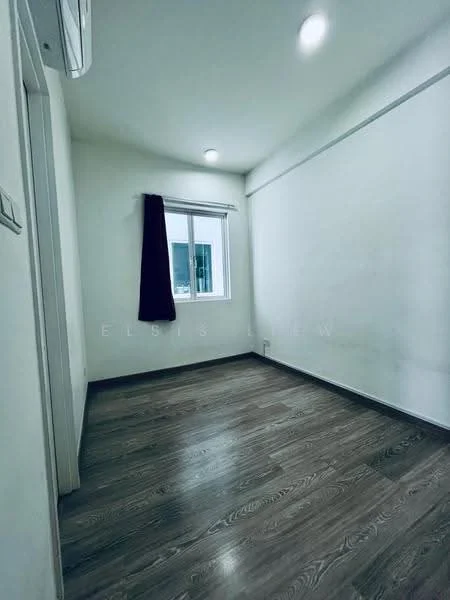 Room features: white painted walls, laminate flooring, single window, curtain, ceiling lights, wall-mounted split AC; style: modern.