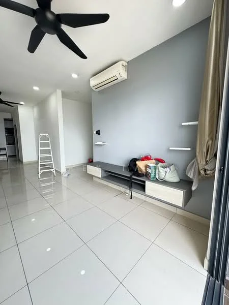 Living features: white painted walls, grey accent wall, glossy ceramic tile flooring, 5-blade ceiling fan, wall-mounted air conditioning unit, floating TV console, open shelving, natural light from large windows, decorative items on console, ladder in the corner; style: modern.