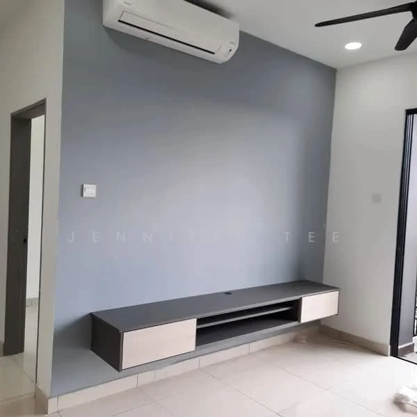 Living features: light grey painted walls, white ceiling, wall-mounted air conditioning unit, 5-blade ceiling fan, flat-panel TV console in grey and white, glossy tile flooring, sliding glass door, neutral color scheme; style: modern.