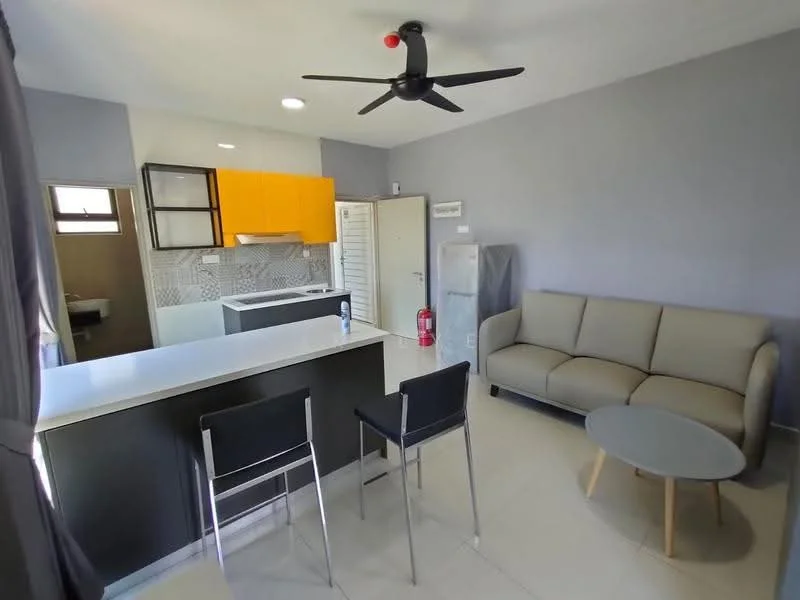 Living features: 3-seater fabric sofa in light grey, round coffee table with wooden legs, ceiling fan with 3 blades, grey painted walls, tile flooring, open-plan layout with kitchen, bar counter with 2 high stools, fire extinguisher visible, window with white frame, kitchen cabinetry with yellow upper cabinets, kitchen backsplash with tile pattern; style: modern. Kitchen features: white countertop, stainless-steel sink, built-in oven, refrigerator, kitchen cabinetry with black lower cabinets, tile backsplash, open shelving; style: modern.