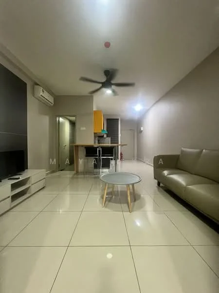 Living features: cream painted walls, glossy white tile flooring, 5-blade ceiling fan with light, sofa in beige, coffee table with wooden legs, wall-mounted TV, TV console in white, air conditioning unit, open kitchen view, recessed lighting; style: modern.