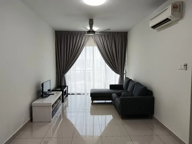 Living features: grey L-shape sectional sofa, white TV console, wall-mounted TV, 5-blade ceiling fan with light, wall-mounted split AC, floor-to-ceiling windows, sheer curtains, glossy ceramic tile flooring, decorative wall, recessed lighting; style: modern.