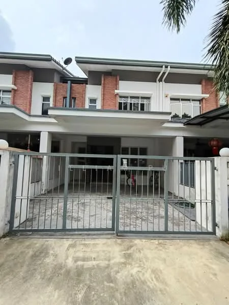 Exterior type: linked terrace house; features: two-storey building, brick facade, white painted walls, flat roof, metal gate, driveway with gravel, front porch area, windows with grills, balconies on upper floor, satellite dish on roof; style: modern.