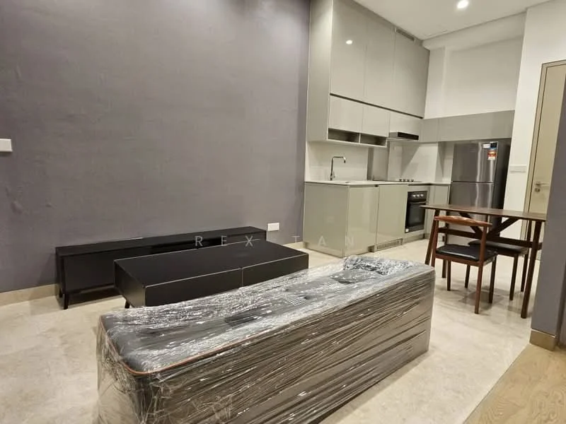 Living features: grey accent wall, light-colored flooring, kitchenette with cabinets, stainless-steel fridge, built-in oven, 4-burner gas hob, black TV console, wood dining table, 4 dining chairs, wrapped coffee table; style: modern.