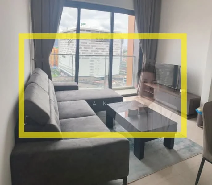 Living features: L-shape sectional sofa in grey, coffee table, TV console, wall-mounted TV, floor-to-ceiling windows, curtains, area rug, decorative mirror; style: modern; view: city.