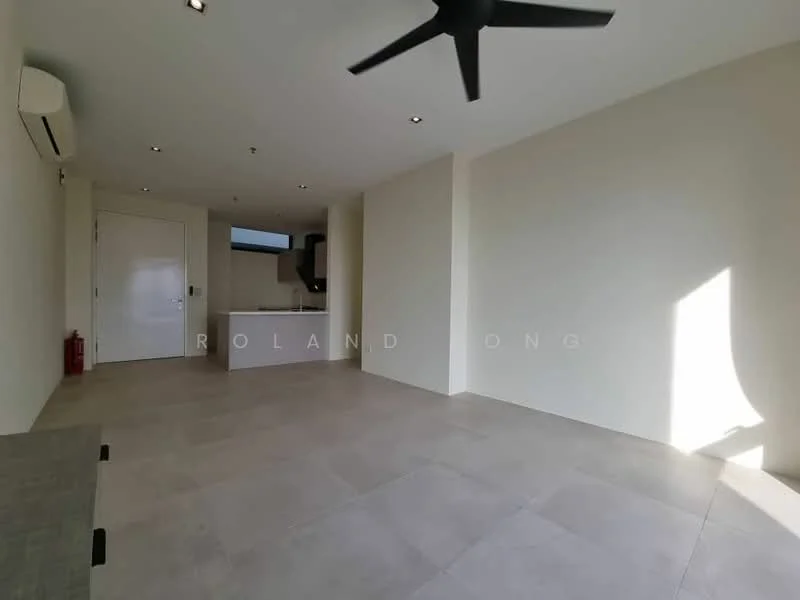 Living features: light beige tiled flooring, white painted walls, 5-blade ceiling fan with light, wall-mounted air conditioning unit, large window with natural light, open layout to kitchen, fire extinguisher, recessed downlights; style: modern.