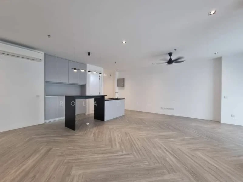 Living features: open-plan layout, kitchen island with bar seating, grey cabinetry, white walls, wooden flooring, 5-blade ceiling fan, recessed downlights, air conditioning unit, plenty of natural light; style: modern.