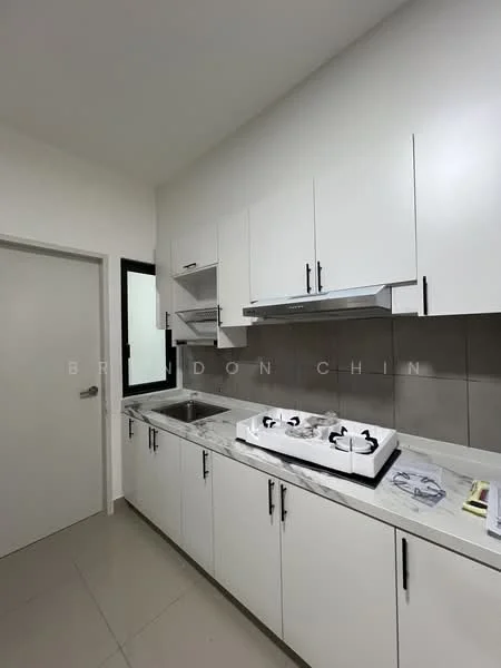 Kitchen features: white shaker cabinets, marble countertop, stainless-steel sink, built-in gas hob with 3 burners, grey tile backsplash, wall-mounted range hood, ceramic tile flooring, single-bowl sink, under-cabinet lighting, window above sink; style: modern.