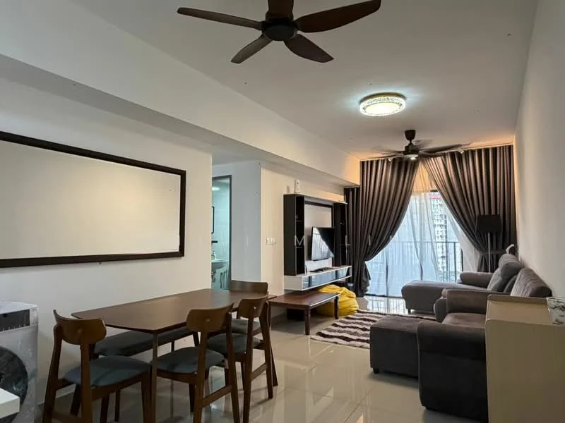 Living features: 5-blade ceiling fan, sofa in grey fabric, coffee table, TV console, wall-mounted TV, area rug with geometric pattern, floor-to-ceiling windows, curtains in dark grey, recessed downlights, dining table with 4 chairs, white painted walls, glossy tile flooring; style: modern; view: city.
