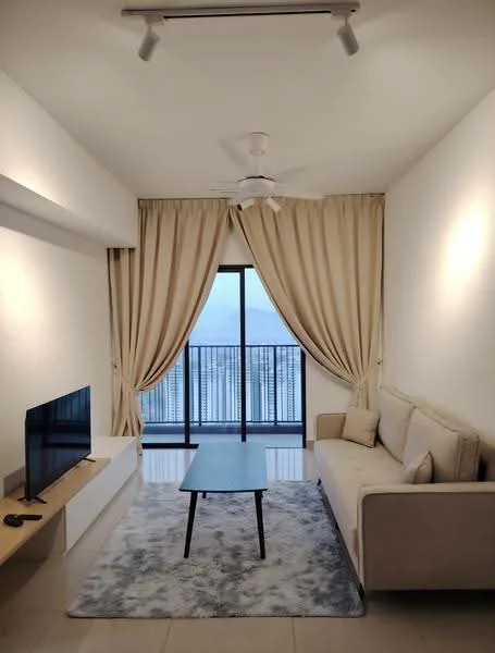 Living features: 3-seater fabric sofa in beige, coffee table, TV console, wall-mounted TV, area rug with geometric pattern, 5-blade ceiling fan, floor-to-ceiling windows, sheer curtains, light-coloured walls, recessed downlights; style: modern; view: city.