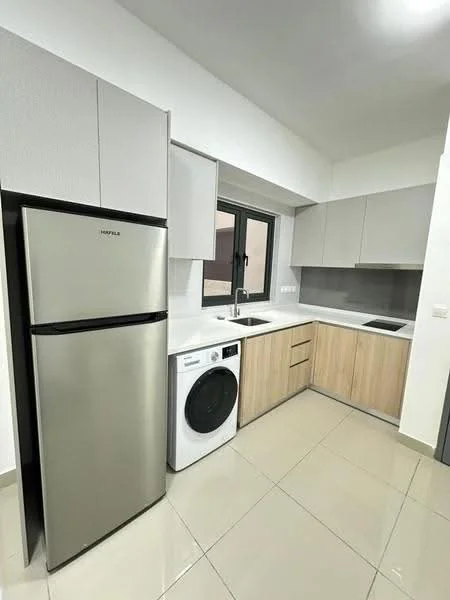 Kitchen features: stainless-steel fridge, front-load washing machine, single-bowl stainless-steel sink, chrome pull-down faucet, white quartz countertop, light grey upper cabinets, wooden lower cabinets, ceramic tile flooring, wall-mounted cabinets, window with black frame, built-in cooktop; style: modern.