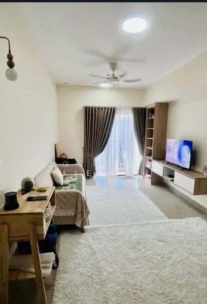 Living features: light-coloured painted walls, carpet flooring, 5-blade ceiling fan with light, floor-to-ceiling windows, sheer curtains, wooden TV console, wall-mounted TV, decorative shelving unit, sofa bed, area rug, decorative wall light; style: modern.