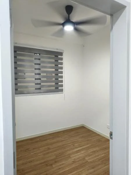 Room features: wooden flooring, white painted walls, ceiling fan with integrated LED light, window with horizontal blinds; style: modern.