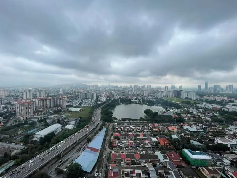 Exterior features: city skyline, high-rise buildings, lake, highway, residential area, overcast sky; style: modern.