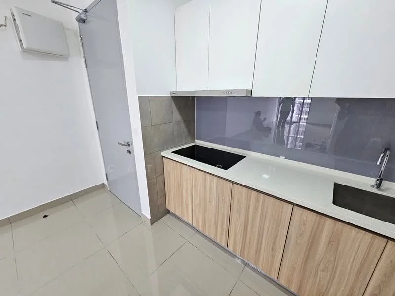 Kitchen features: single-bowl stainless-steel sink, chrome pull-down faucet, light-colored laminate cabinetry, white upper cabinets, grey tiled backsplash, white countertop, ceramic tile flooring, wall-mounted split AC; style: modern.
