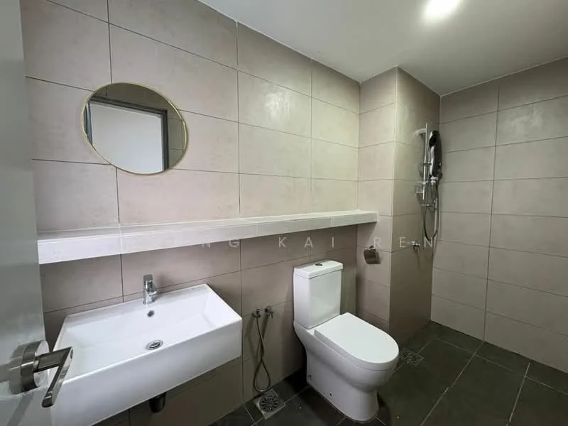 Bathroom features: wall-mounted sink, round mirror, toilet, shower with wall-mounted faucet, tile cladding on walls, dark tile flooring, shelf above sink, chrome towel holder; style: modern.