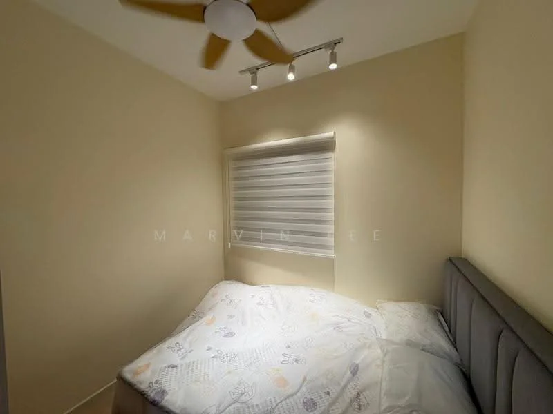Bedroom features: queen-size bed, upholstered headboard, ceiling fan with light, recessed downlights, window with roller blinds, light beige painted walls, wooden flooring, bedding with floral pattern; style: modern.