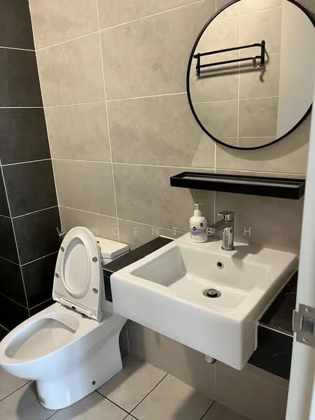 Bathroom features: white ceramic toilet, wall-mounted sink, chrome faucet, round mirror with black frame, black wall shelf, grey tiled walls, white tiled flooring, towel rack; style: modern.