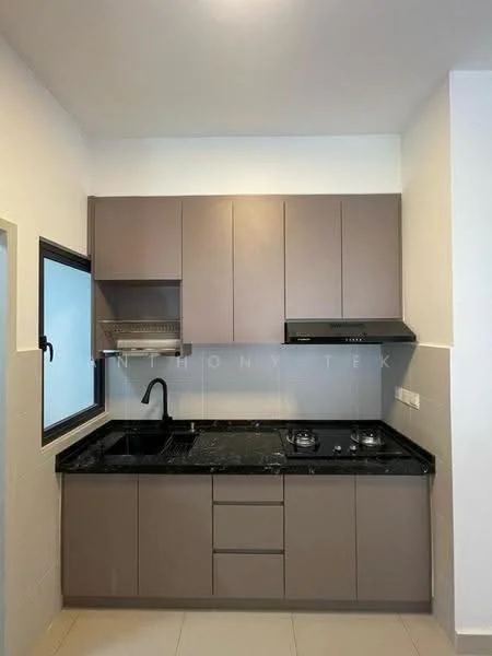 Kitchen features: dark marble countertop, brown flat-panel cabinets, single-bowl stainless-steel sink, chrome pull-down faucet, built-in gas hob, built-in range hood, black backsplash, window with black frame, light-colored wall tiles, light-colored floor tiles; style: modern.