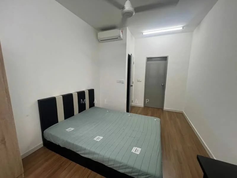 Bedroom features: queen-size bed, wooden flooring, white painted walls, ceiling fan, wall-mounted split AC, built-in wardrobe, door to hallway, window with no visible treatment; style: modern.