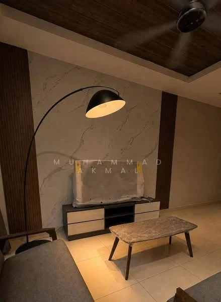 Living features: sofa, wooden coffee table, floor lamp, TV console, wall-mounted TV, marble accent wall, wood paneling, tile flooring, ceiling fan; style: modern.