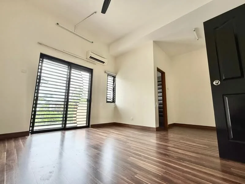 Room features: laminate flooring, white painted walls, black door, floor-to-ceiling windows, horizontal slatted window treatments, 1 wall-mounted split AC, ceiling fan, natural light, view of greenery; style: modern; view: garden.