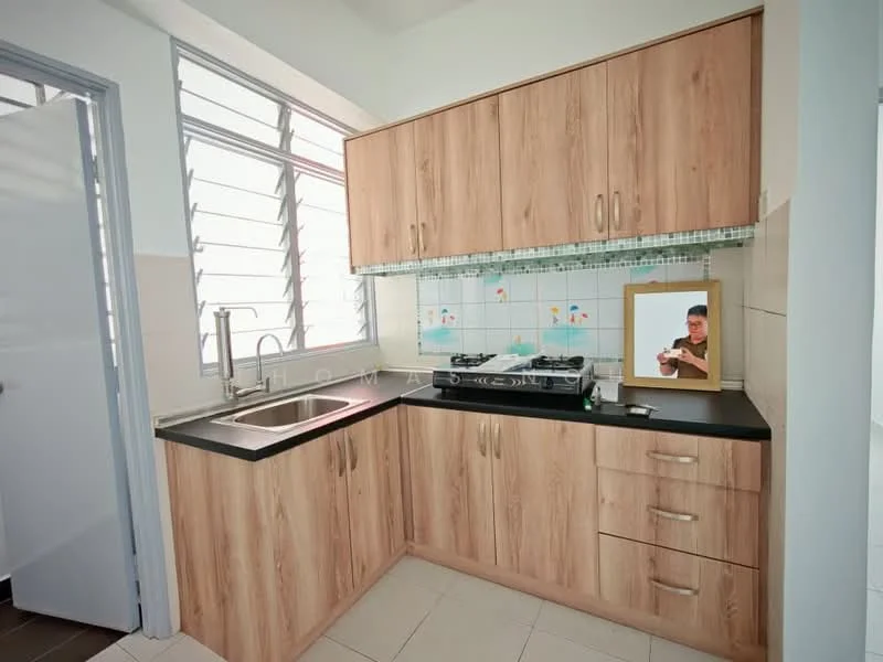 Kitchen features: laminate cabinetry in light wood finish, black countertop, single-bowl stainless-steel sink, chrome pull-down faucet, built-in gas stove with two burners, wall-mounted mirror, tile backsplash with colorful design, white walls, window with horizontal slats, ceramic tile flooring; style: modern.