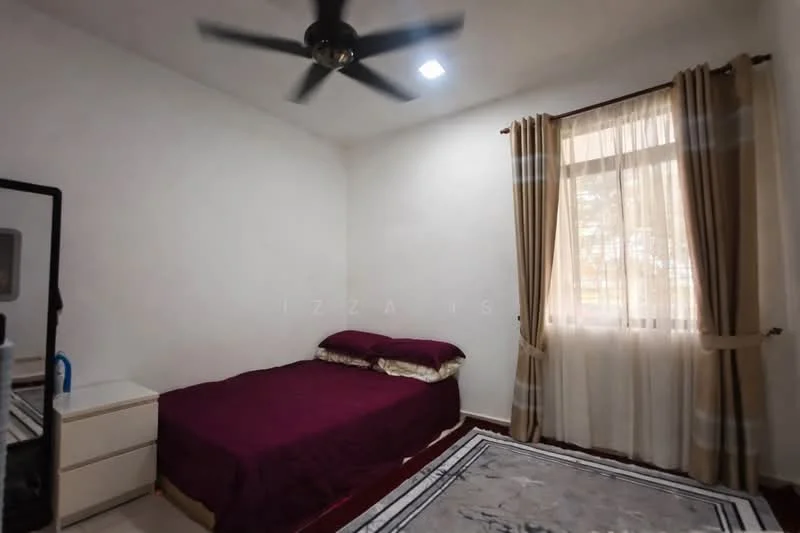 Bedroom features: queen-size bed with maroon bedding, 2 bedside tables, ceiling fan with light, window with sheer curtains, white painted walls, light-colored flooring, area rug with geometric pattern, built-in wardrobe; style: modern.