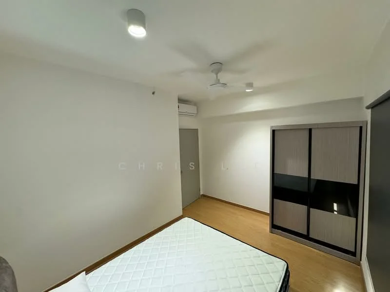 Bedroom features: wooden flooring, white painted walls, ceiling fan, 1 wall-mounted split AC, built-in wardrobe with sliding doors, queen-size bed base without mattress, recessed lighting; style: modern.
