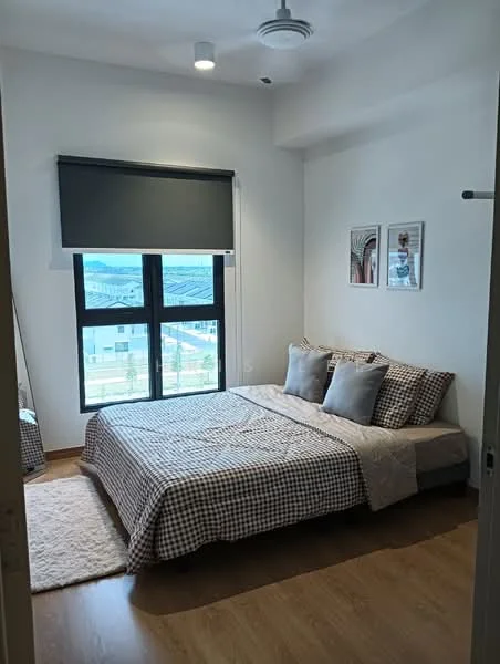 Bedroom features: queen-size bed with checkered bedding, two decorative pillows, wooden flooring, white painted walls, floor-to-ceiling windows, blackout roller blinds, ceiling fan, framed artwork on walls, area rug; style: modern; view: city.