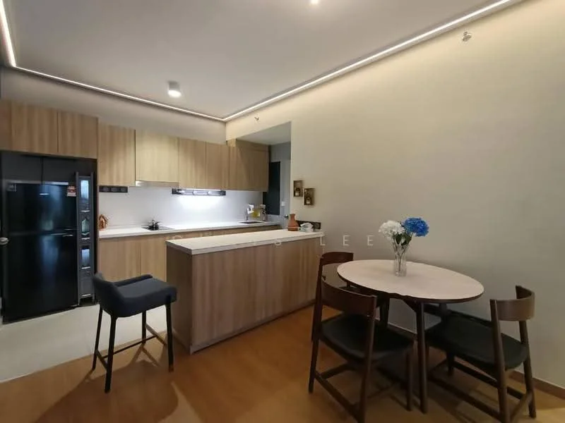 Kitchen features: light wood cabinetry, white countertop, stainless-steel fridge, built-in oven, 4-burner gas hob, single-bowl stainless-steel sink, chrome pull-down faucet, recessed LED downlights, pendant light, bar stools, round dining table, wood dining chairs, cream painted walls, laminate flooring; style: modern.