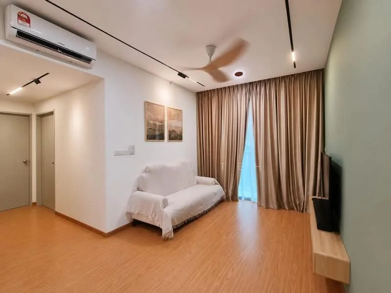 Living features: light wood laminate flooring, white walls, green accent wall, sofa with white cover, wall-mounted TV, wooden TV console, floor-to-ceiling curtains, ceiling fan with light, wall-mounted air conditioning unit, two framed artworks, recessed lighting; style: modern.