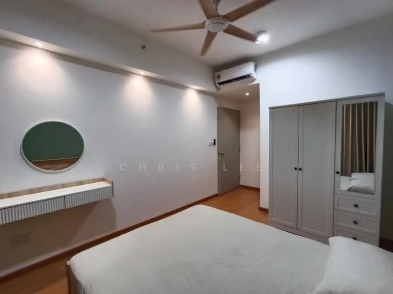 Bedroom features: queen-size bed with white bedding, wooden flooring, white painted walls, recessed downlights, 5-blade ceiling fan, wall-mounted split AC, built-in wardrobe with mirror, floating shelf with circular mirror; style: modern.