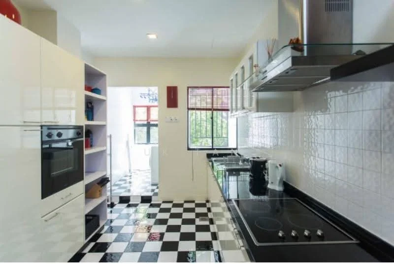 Kitchen features: black and white checkered tile flooring, white glossy cabinetry, built-in oven, stainless-steel range hood, 4-zone induction hob, black countertop, white tiled backsplash, open shelving, window with red accents, kitchen island, recessed lighting; style: modern.