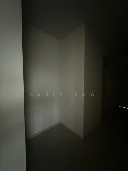 Room features: white painted walls, neutral flooring.