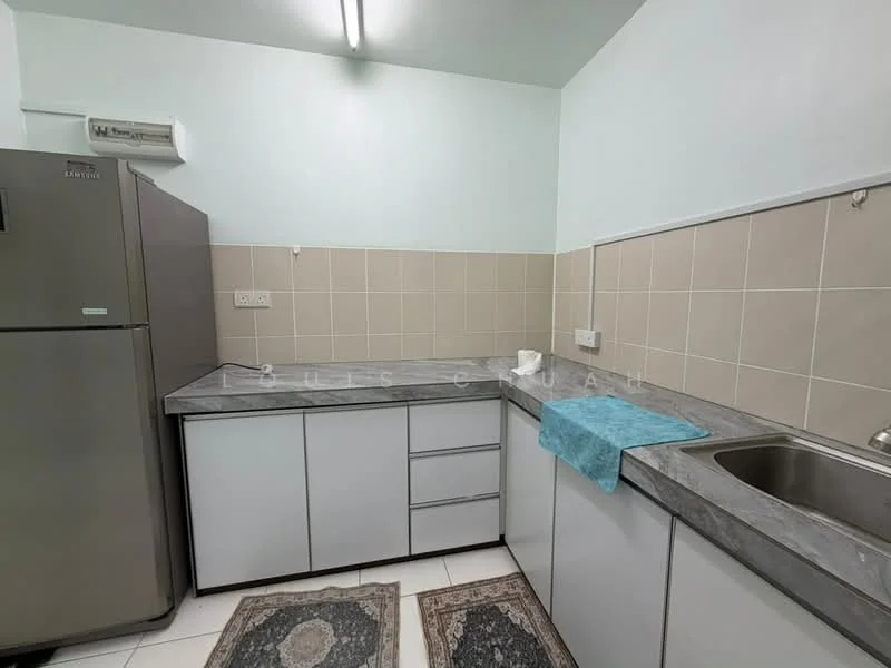 Kitchen features: stainless-steel fridge, grey granite countertop, white cabinetry with drawers, single-bowl stainless-steel sink, chrome faucet, cream tiled backsplash, white tiled flooring, overhead fluorescent lighting; style: modern.