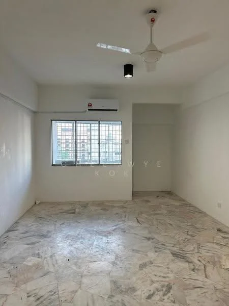 Living features: white painted walls, marble flooring, 5-blade ceiling fan with light, floor-to-ceiling windows, wall-mounted split AC.
