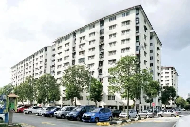 Exterior type: mid-rise condominium; features: white painted facade, multiple balconies, landscaped greenery, manicured lawn, parking lot with cars, surrounded by trees, sidewalk, street lighting; style: modern.