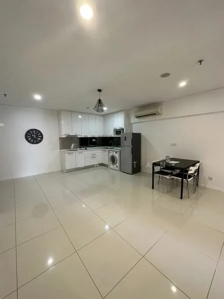 Kitchen features: white cabinetry, black countertop, stainless-steel fridge, built-in oven, freestanding washing machine, 4-burner gas hob, exhaust hood, ceramic tile flooring, recessed downlights, dining table with 4 chairs, wall-mounted split AC; style: modern.